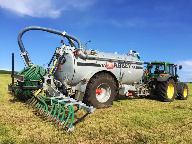 Slurry tanker and spreading equipment